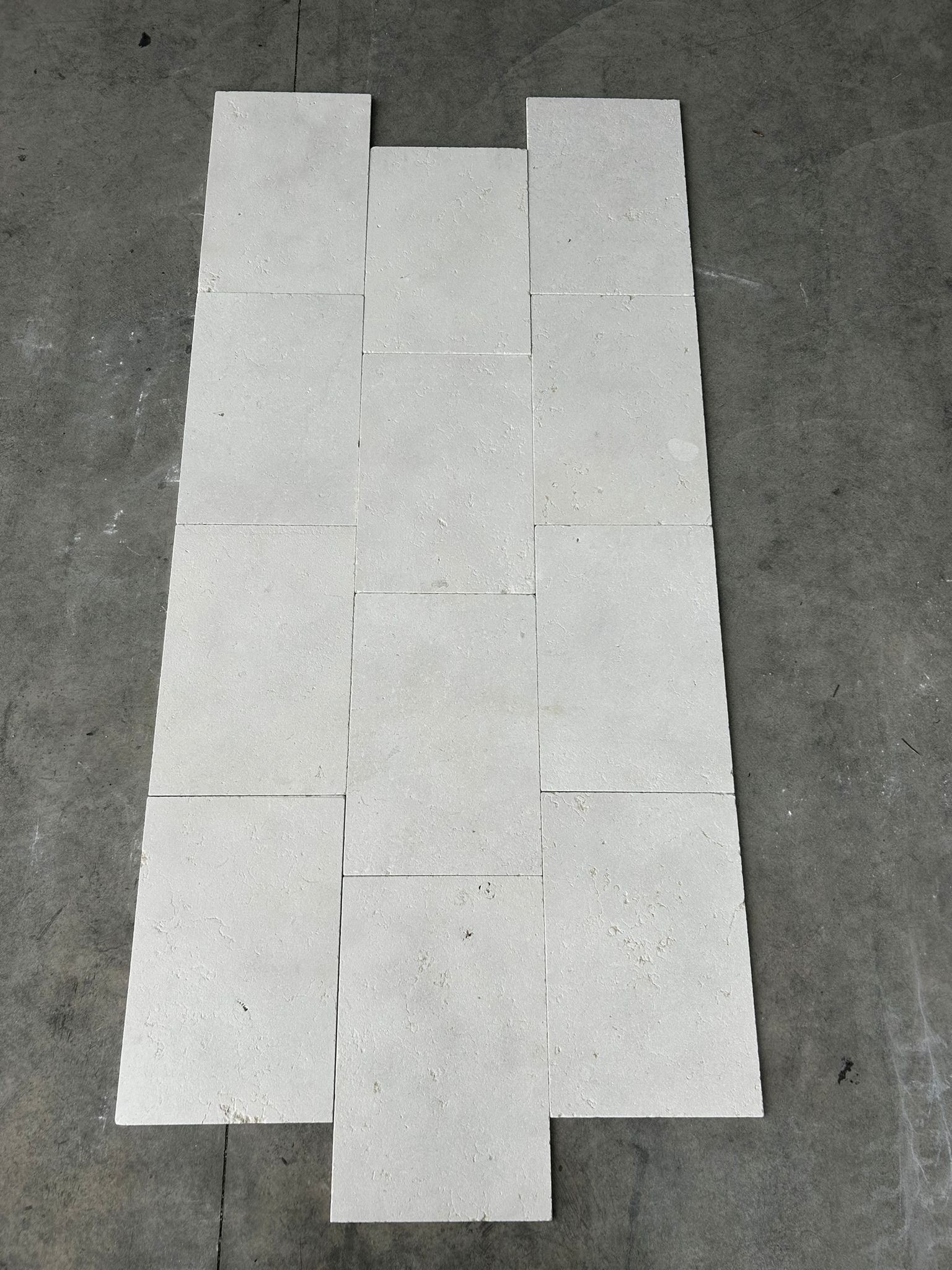 Pale Dune Tumbled & Sandblasted Limestone Bullnose Pool Coping 610X406X30