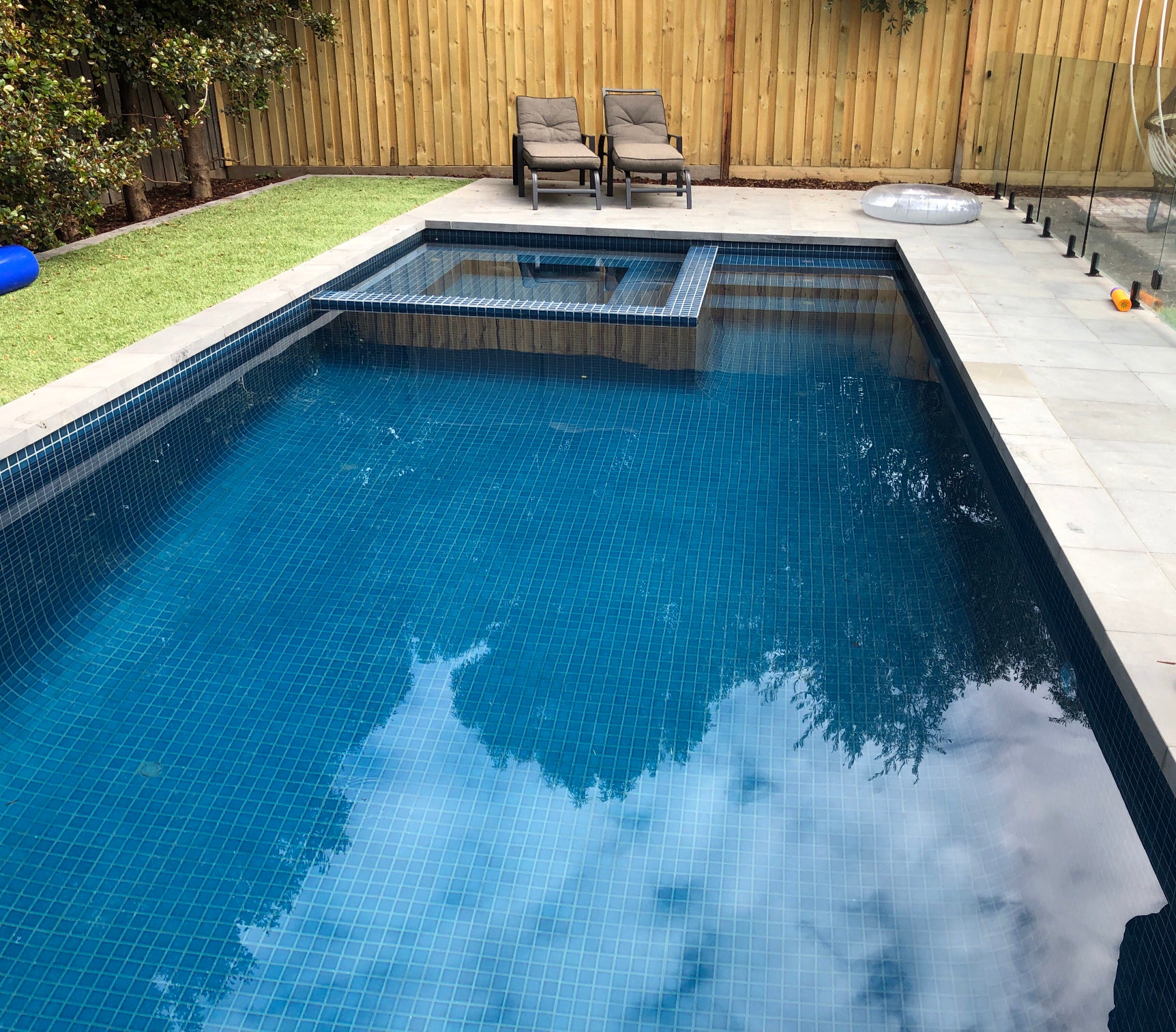 Maris Lagoon Blue 47x47 Mosaic