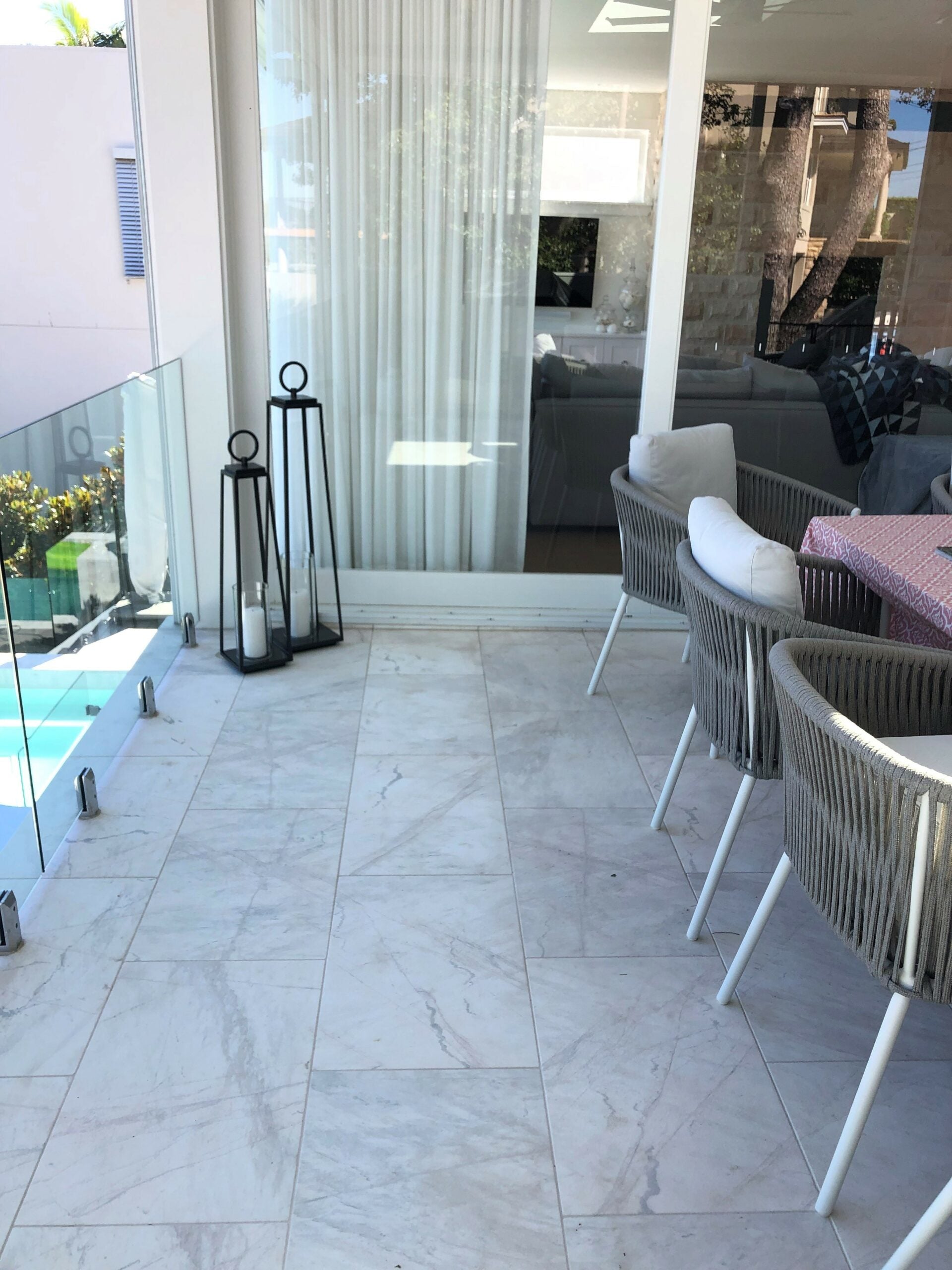 Icefall White Sandblasted Marble Bullnose Pool Coping 610X406X30