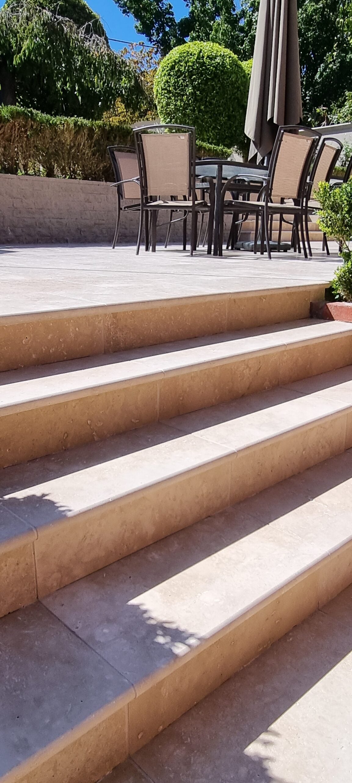 Coastal Beige Tumbled Travertine Pencil Edge Pool Coping 1220X406X30