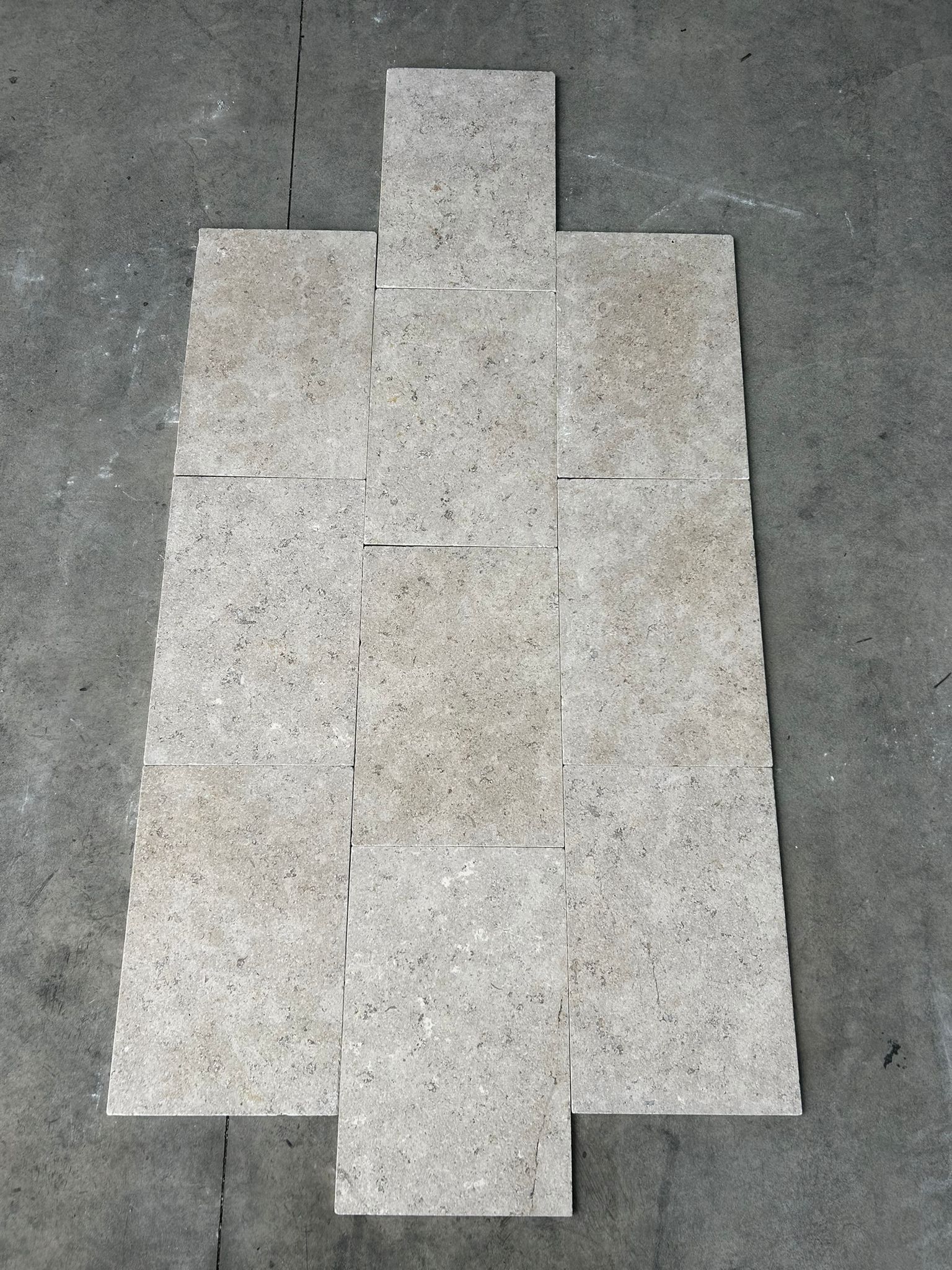 Desert Taupe Tumbled & Acid Washed Limestone Drop Edge Pool Coping 610X406X30/60